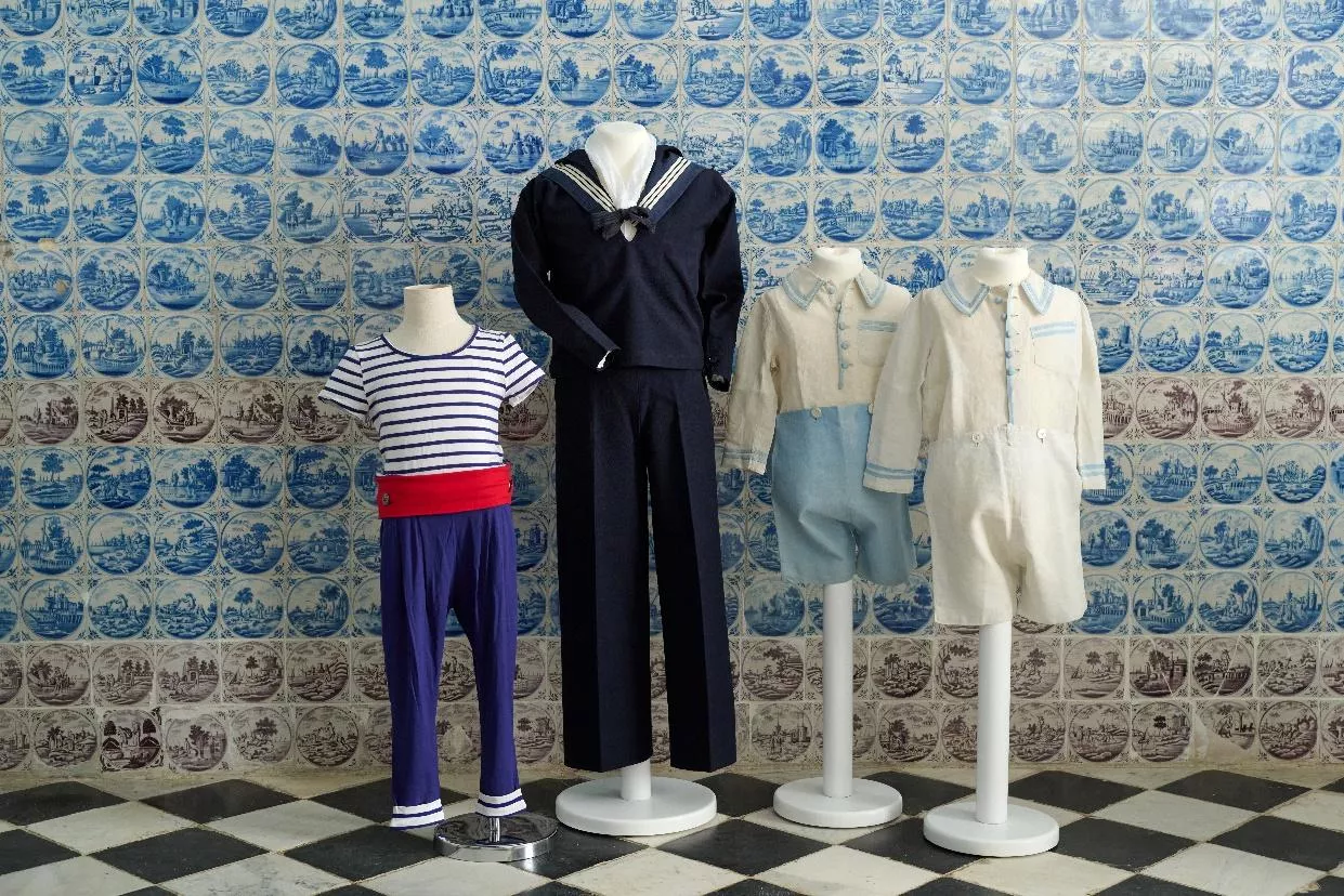 Matrosenanzüge, von links: Jean-Paul Gaultier Matrosenanzüge, von links: Jean-Paul Gaultier